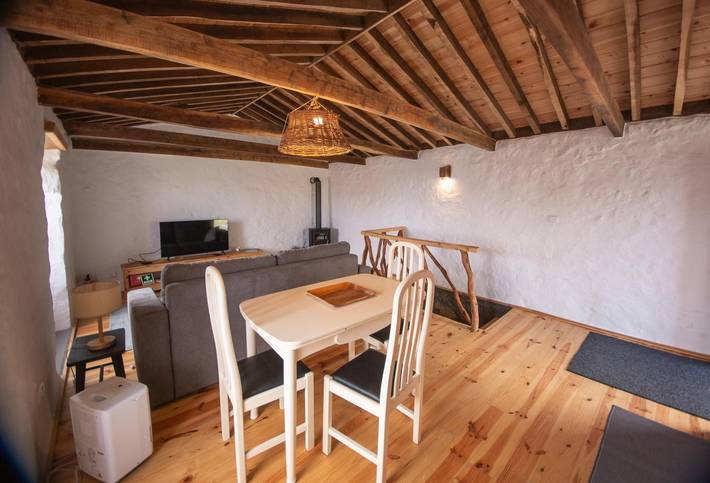 Entire apartment, Apartment 'Ribeirinha 94' with Sea View and Wi-Fi in Ribeirinha (Lajes do Pico), Pico (Azores)