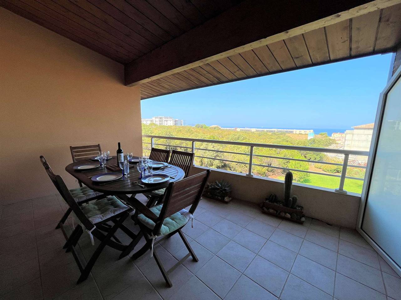 Ganze Wohnung, Schöne 3-Zimmer-Wohnung 650m vom Strand mit Terrasse - Porticcio in Albitreccia, Ajaccio und Umgebung