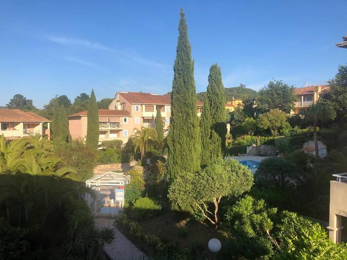 Gîte pour 4 personnes, avec terrasse ainsi que piscine et vue dans Office De Tourisme De La Croix Valmer - 4