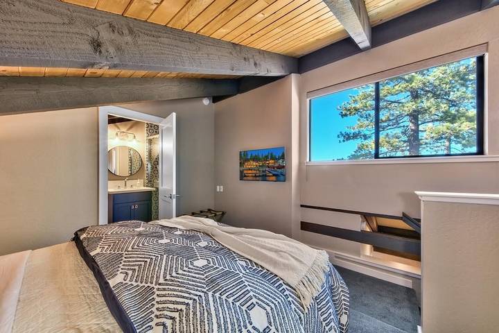 Vacation home for 9 people, with terrace and pool as well as hot tub and sauna in South Lake Tahoe