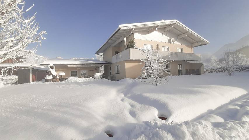 Ferienwohnung für 10 Personen, mit Terrasse und Whirlpool sowie Garten in Kirchbichl