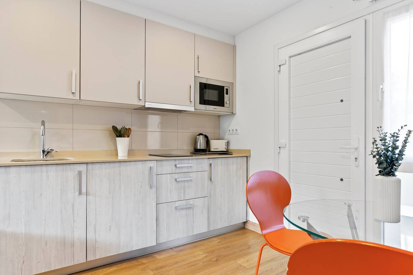 Appartement entier, Appartement '2 Jardin 2 - El Sablon' avec vue sur montagne, terrasse privée et jardin privé in Llanes, Côte Cantabrique