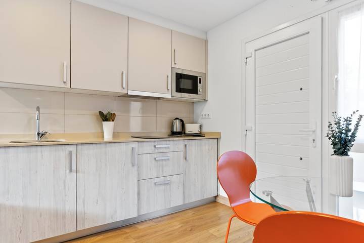 Apartamento entero, Apartamento '2 Jardin 2 - El Sablon' con vistas a la montaña, terraza privada y jardín privado in Llanes, Costa Verde