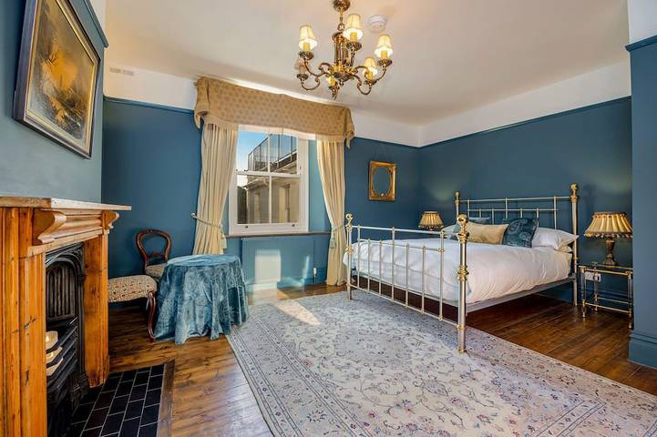 Ganze Wohnung, Deluxe-Apartment-Eigenes Badezimmer-Blick auf den Hof in Chagford, Dartmoor National Park