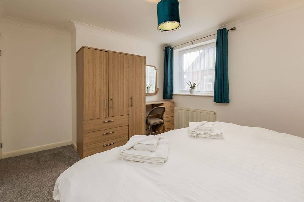 Entire apartment, Bright Stylish 2 Bed Flat - First Floor - Sleeps 4 in Watford, Hertfordshire