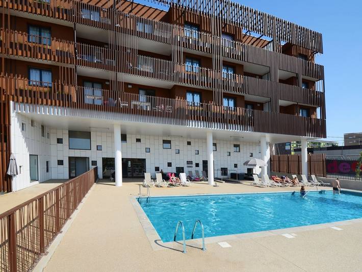 Ferienwohnung für 2 Personen, mit Balkon/Terrasse und Balkon sowie Terrasse und Pool in Sete
