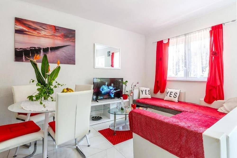 Charming 3-bedroom house in Croatian nature with a view and right by the sea in Blato, Korcula