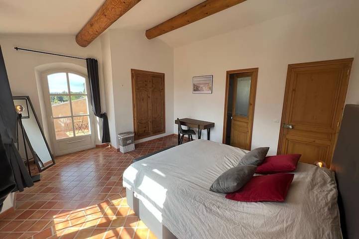 Large villa with panoramic views in L'Isle-sur-la-Sorgue, Vaucluse