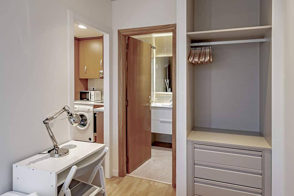 Entire apartment, New Apartment Madrid Feria 105 in Madrid, Madrid Province