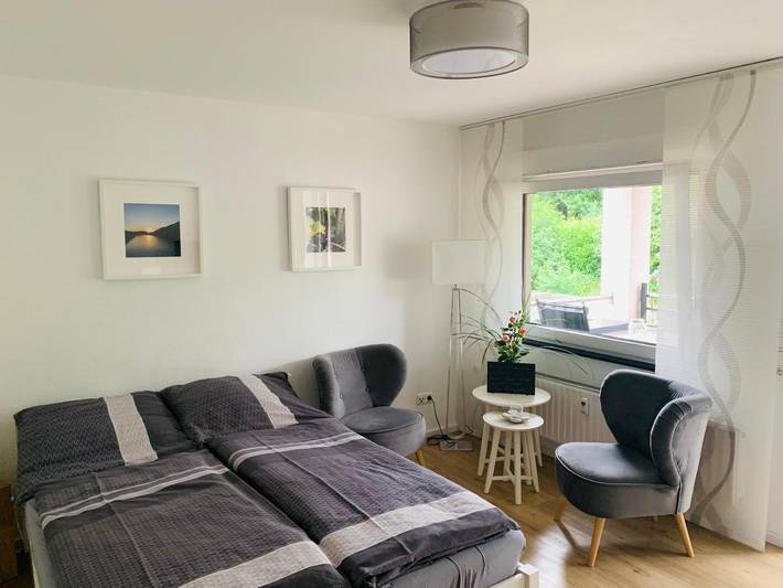 Ferienwohnung für 2 Personen, mit Balkon und Terrasse sowie Garten und Ausblick