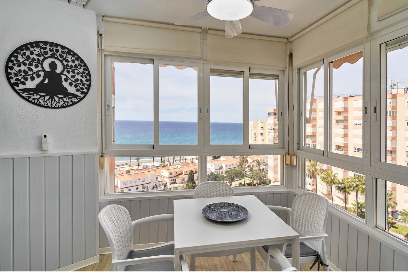 Apartamento entero, Apartamento vacacional "Sol y Playa A83" cerca de la playa con piscina compartida y Wi-Fi in Torrox Costa, Torrox
