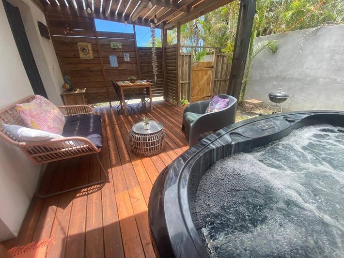 Gîte pour 2 personnes, avec jardin et piscine ainsi que sauna et jacuzzi dans La Saline (Saint-Paul)