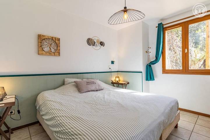 Location de vacances pour 3 personnes, avec terrasse ainsi que jardin et jacuzzi à Saint-Genix-sur-Guiers - 2