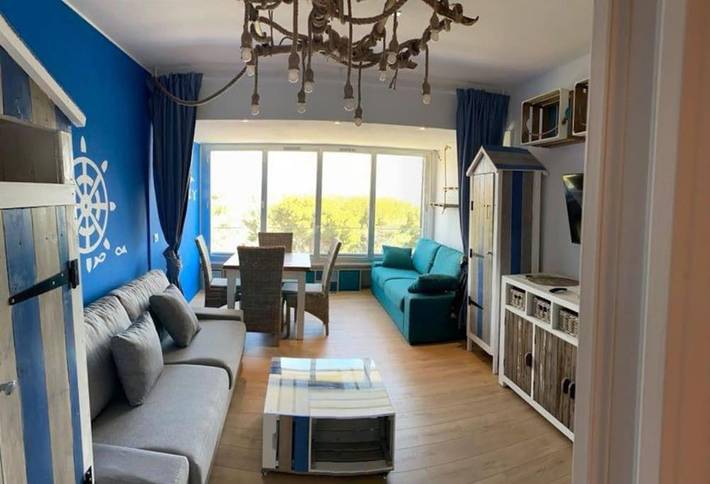 Gîte pour 5 personnes, avec vue et bassin pour enfant ainsi que piscine et jardin dans Plage des Engraviers