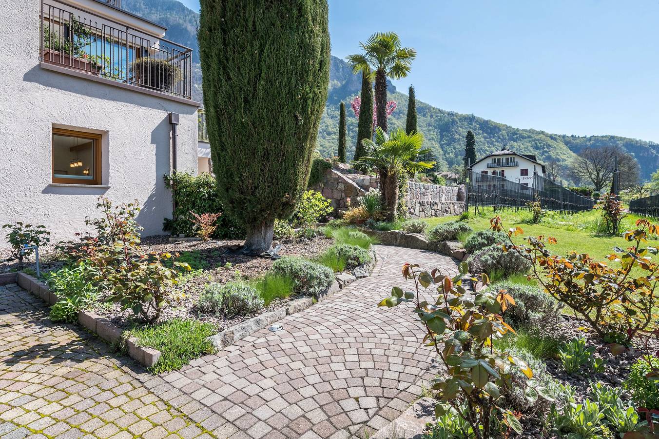 Ganze Wohnung, Ferienwohnung "Rosengarten A" mit Bergblick, privater Terrasse und Wlan in Oberkreuth, Terlan