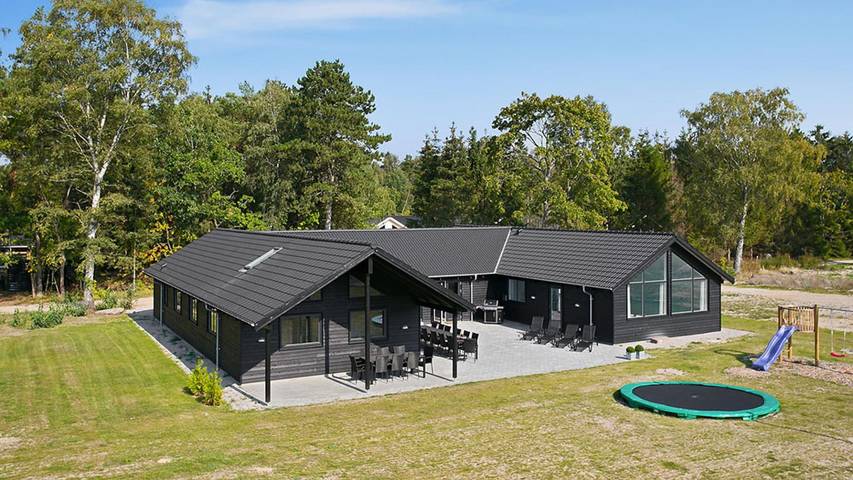 Ferieudlejning for 20 personer, med sauna, husdyr tilladt i Asserbo