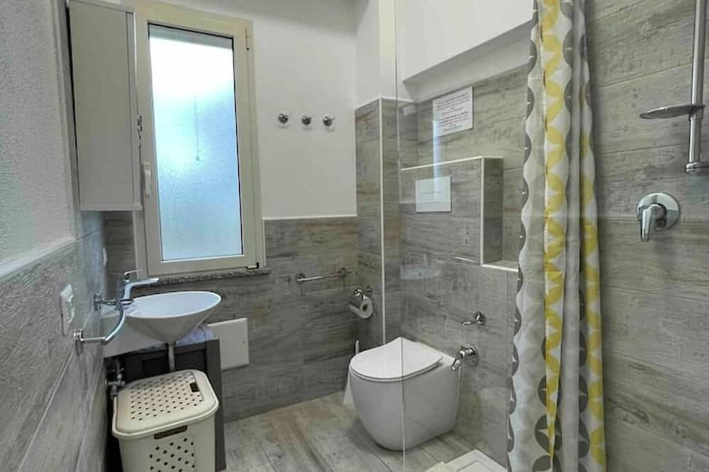 Ganze Wohnung, Apartment in villa with direct access to the sea, suitable for families with children in Sas Linnas Siccas, Orosei