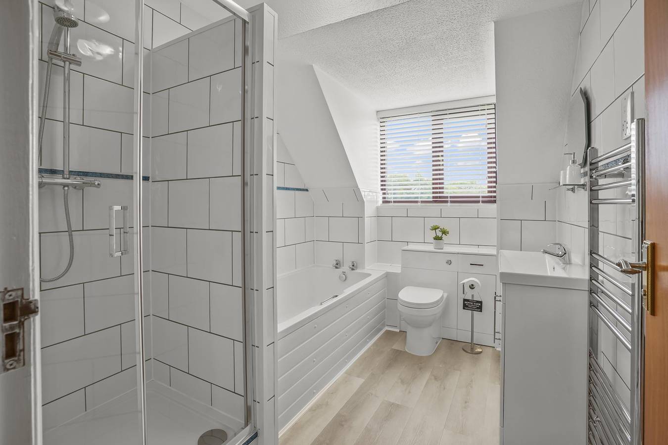 House -  Sleeps 6 & Free Parking, Pets in Mautby, Great Yarmouth
