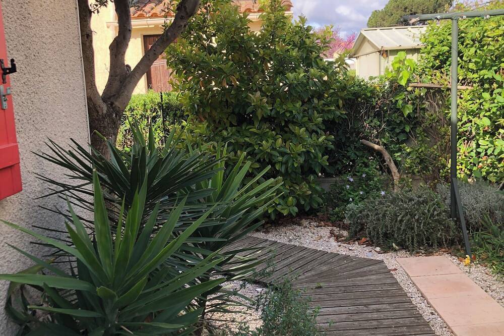 Villa Avec Jardin et Terrasses Proche de la mer in Villeneuve-lès-Maguelone, Mediterranean Coast (France)