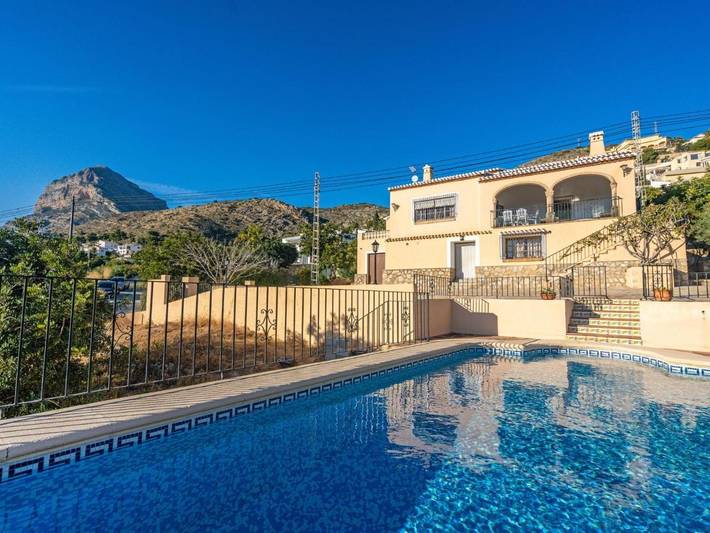 Ferienhaus für 6 Personen, mit Terrasse und Pool in Nova Xabia