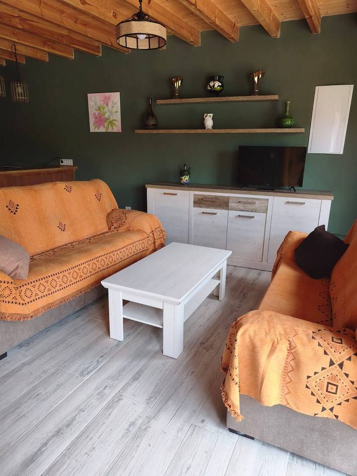 Holiday Home 'El Llugar De Las Drusas' with Mountain Views. Peace and Tranquillity in Martimporra, Cordillera Cantábrica