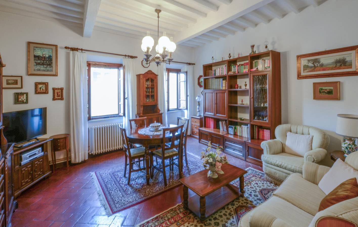 Ganze Ferienwohnung, City Center Apartment mit TV, AC, Küche & Parkplatz in Massa e Cozzile, Pistoia Provinz