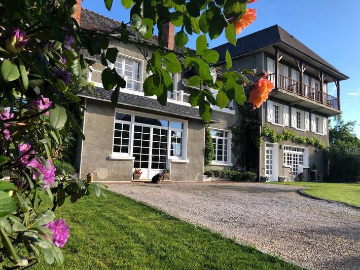 Location de vacances pour 2 personnes, avec vue ainsi que piscine et jardin à Espoey - 3