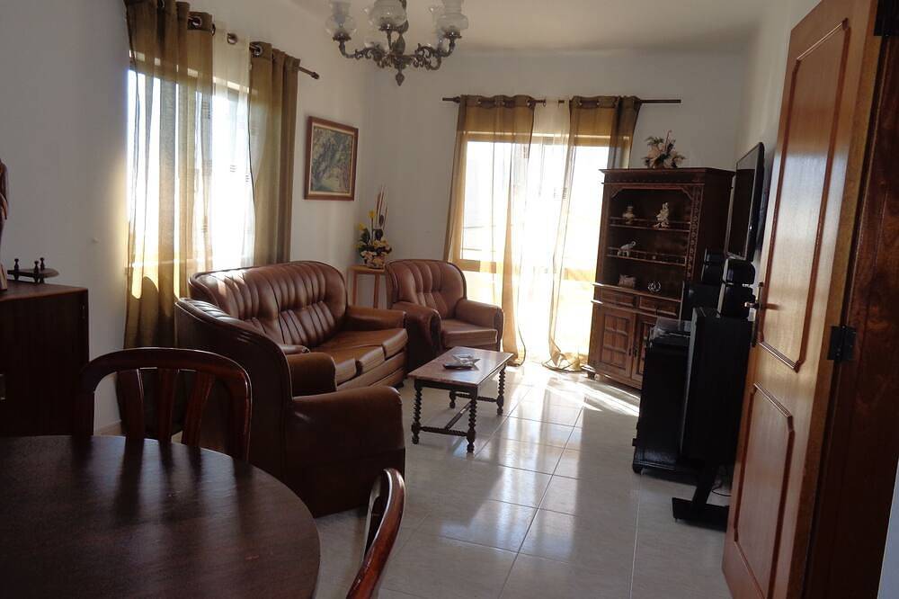 Geheel appartement, Ruim appartement in villa, met zeezicht op 100 mt. van het strand van Benagil in Benagil, Faro District