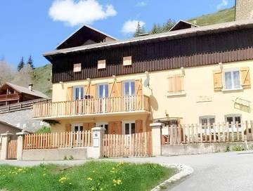 Gîte pour 4 personnes, avec jardin à Abriès
