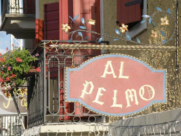 Hôtel pour 4 personnes, avec terrasse ainsi que sauna et jacuzzi, animaux acceptés