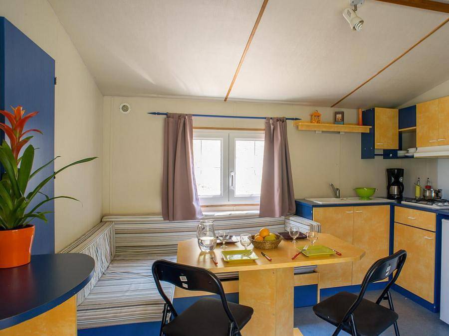 Camping maeva Escapades Coeur d'Ardèche - Mobilheim 8 personen - Mobilheim für 6/8 Personen, 32m² (3 Zimmer). Tv 6/8 Pers. in Saint-Vincent-de-Durfort, Parc naturel régional des Monts d'Ardèche
