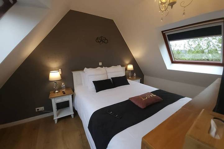 Casa Rural equipada con un spa privado a 5 minutos de las playas de arena blanca in Trélévern, Costa de granito rosa