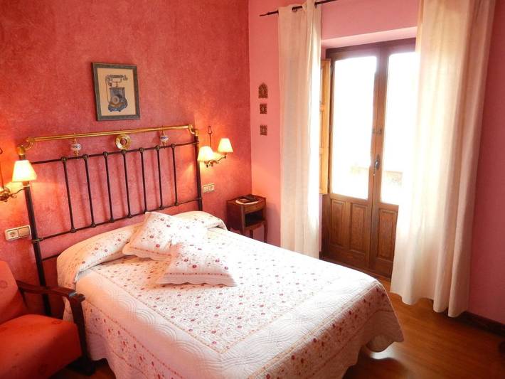 Casa rural para 10 personas, con Balcón y Jacuzzi además de Terraza y Jardín en Hontoria del Pinar