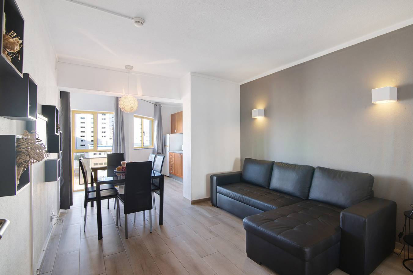 Apartamento entero, Apartamento 'Apartamento Da Rocha I' con piscina compartida, terraza compartida y Wi-Fi in Praia da Rocha, Portimão