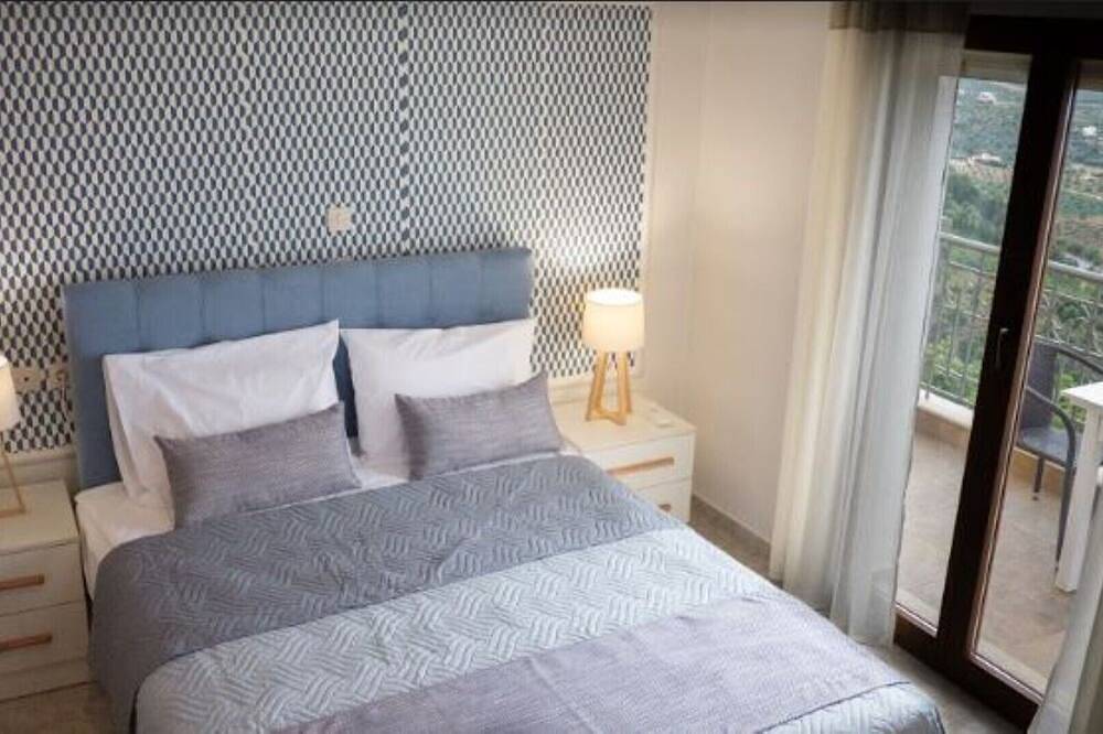 Ganze Wohnung, Olenia Residence mit privatem Pool, Meerblick und Balkon. in Agia Pelagia, Achlada