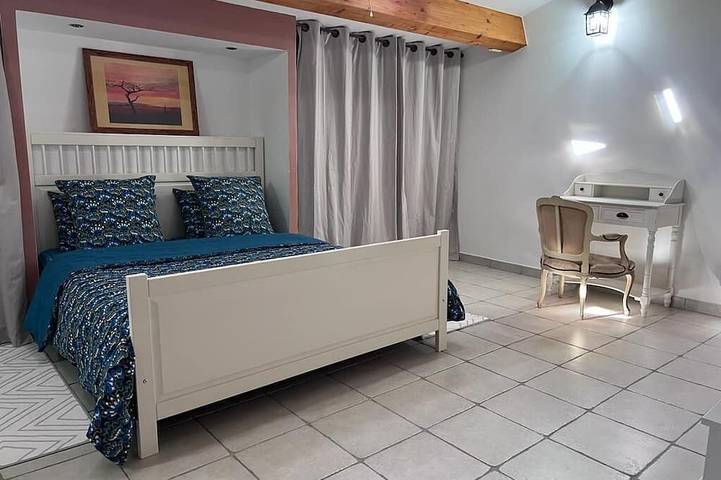 Location de vacances pour 10 personnes, avec jacuzzi ainsi que terrasse et jardin à La Verdière - 3
