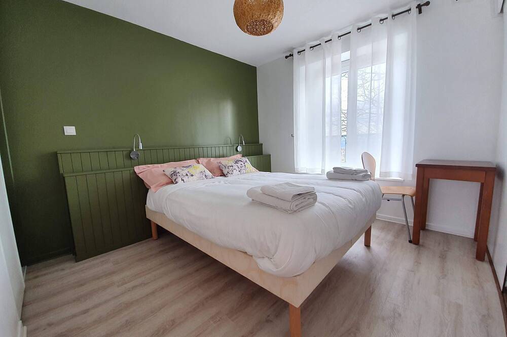 Gîte Les Arches - 15 personnes - 6 chambres in Beauvallon, Lyon et ses environs