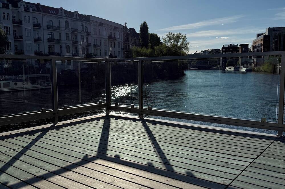 Nido – stilvoll entspannen auf Berlins exklusivstem und naturnahem Hausboot. in Moabit Berlin, Berlin