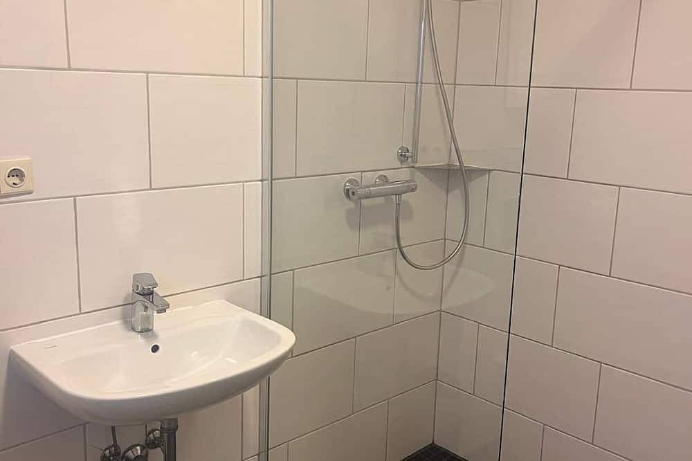 Ganze Wohnung, Nr 3 Wohnung im Og 3 Zkb  für Firmen/Familien in Vellmar, Hessisches Bergland