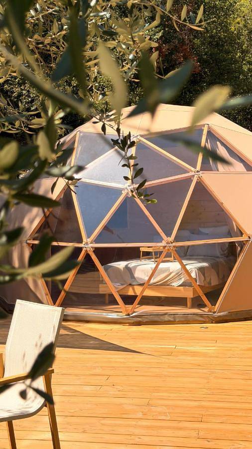 Tente pour 2 personnes, avec Jacuzzi et Terrasse ainsi que Jardin et Vue