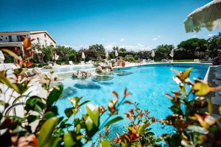 Hôtel pour 4 personnes, avec vue ainsi que jardin et piscine, animaux acceptés dans Cala Bitta