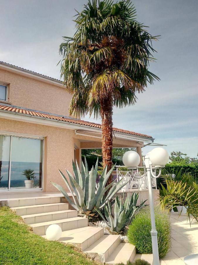 Maison d’hôte pour 2 personnes, avec vue sur le lac et jardin ainsi que vue et piscine à Cournon-d'Auvergne - 2