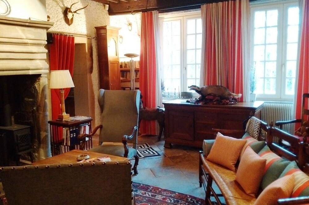 Chambre lumineuse avec espaces communs et court de tennis à Aydoilles in Aydoilles, Région d'Épinal