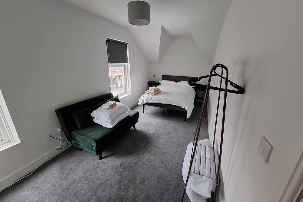 Stylish 4-Bed  with Sauna /Jacuzzi City Centre Location near Stadium of Light in Sunderland