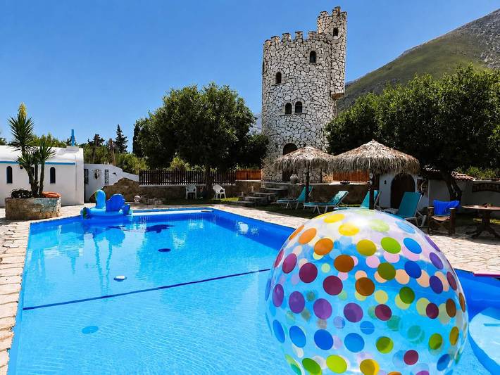 Beach Livadostra Stonetower - Private Pool Retreat in Δημοτική Ενότητα Πλαταιών, Böotien