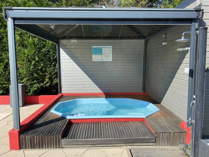 Gîte pour 2 personnes, avec jacuzzi et piscine ainsi que jardin et sauna à La Roche-sur-Yon - 4