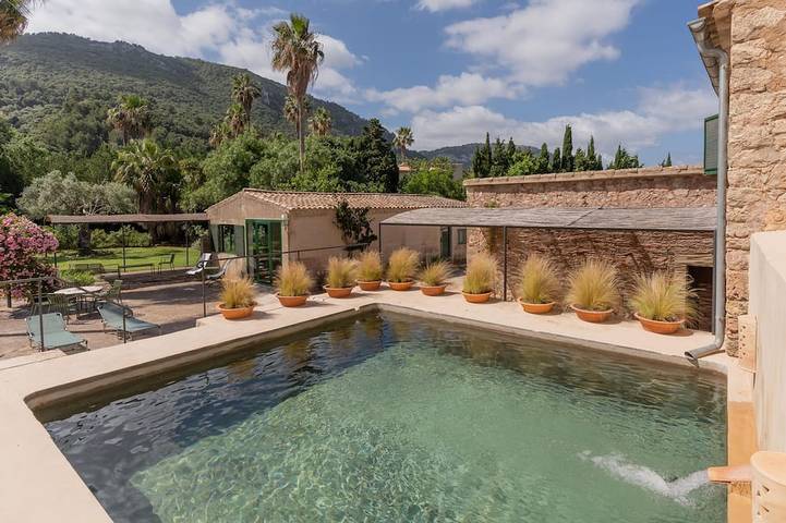 Villa for 12 people, with Balcony and Garden as well as Pool in Valldemossa
