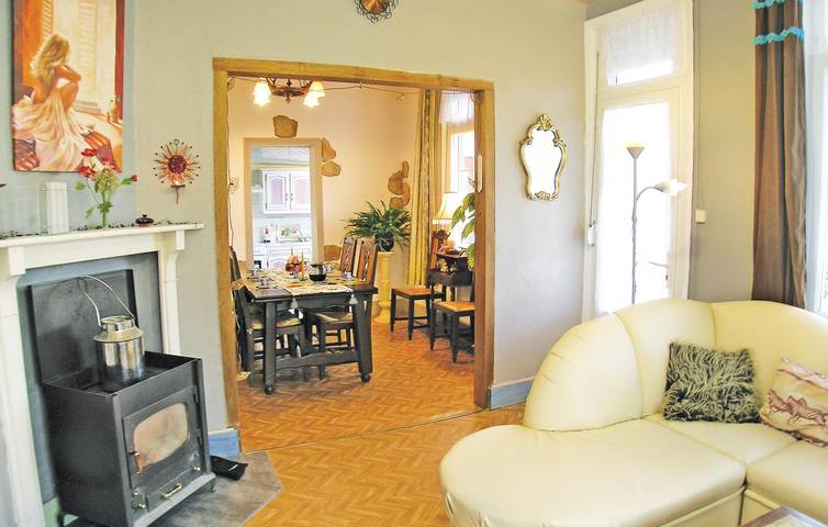 Acogedor apartamento con vistas al jardín y al río in Houlle, Región de Saint-Omer