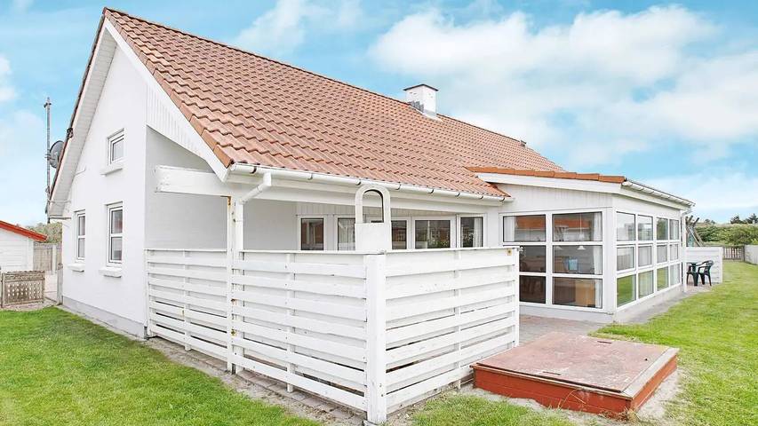 Ferienhaus für 9 Personen, mit Sauna und Whirlpool sowie Terrasse in Klitmøller