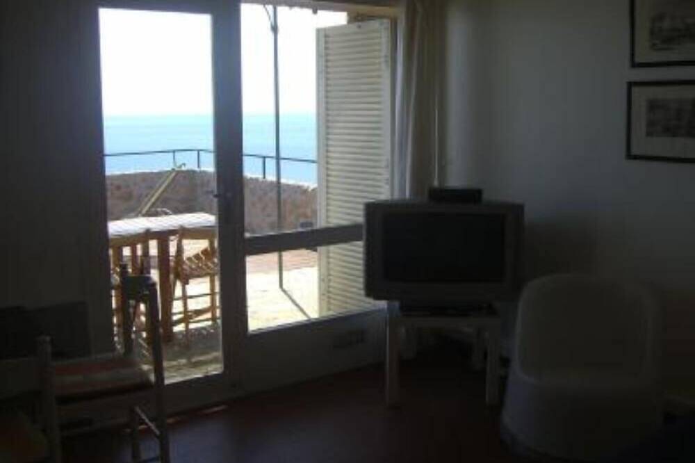 Entire apartment, Residential flat in Ensuès-la-Redonne, Istres region